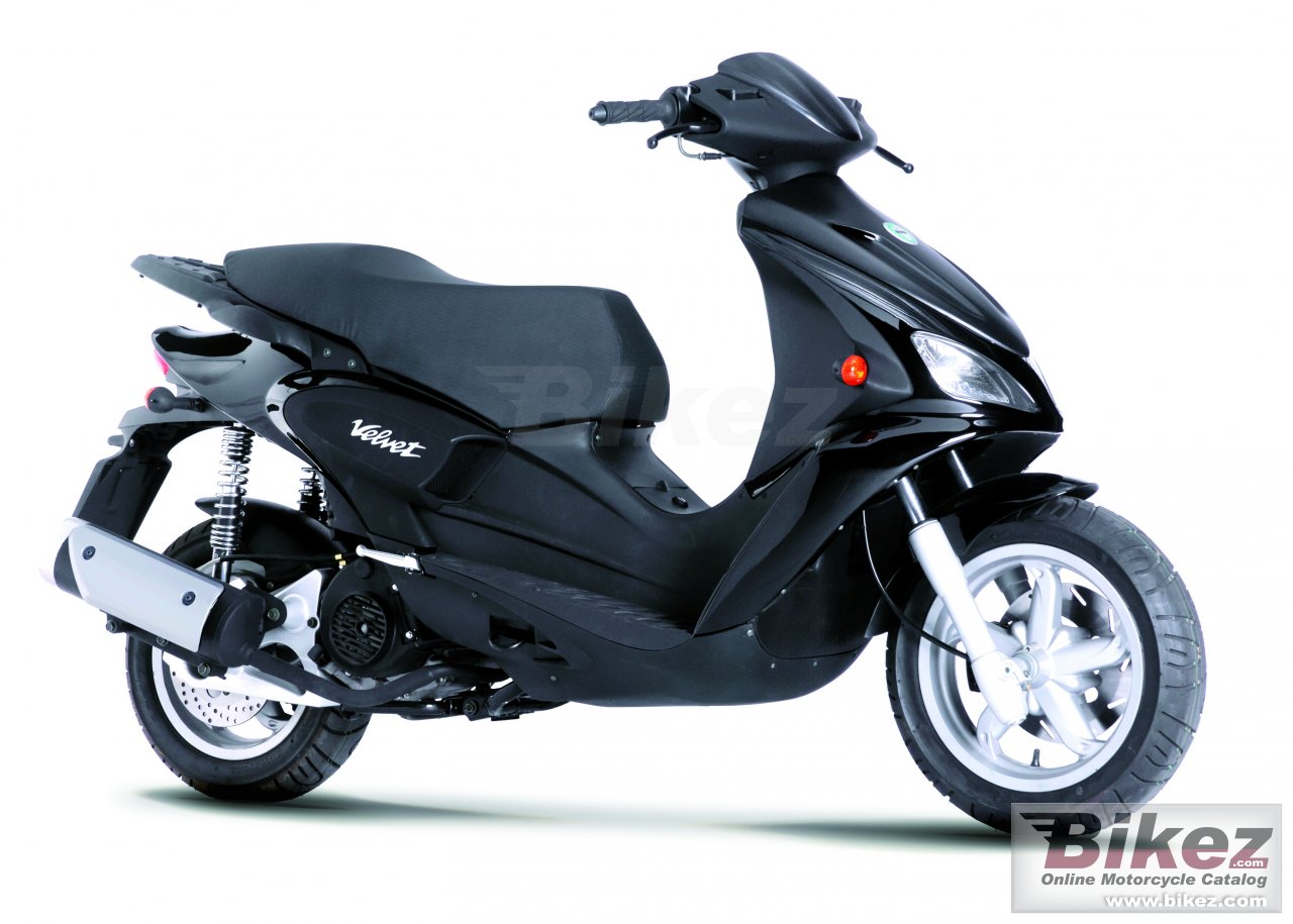Big Benelli velvet 250 picture and wallpaper from Bikez.com